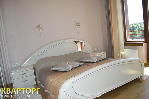 Rent out 2-room apartment. Киев, Жилянская — photo 3