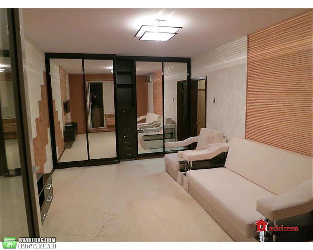 Rent out 2-room apartment. Киев,  Руденко — photo 1