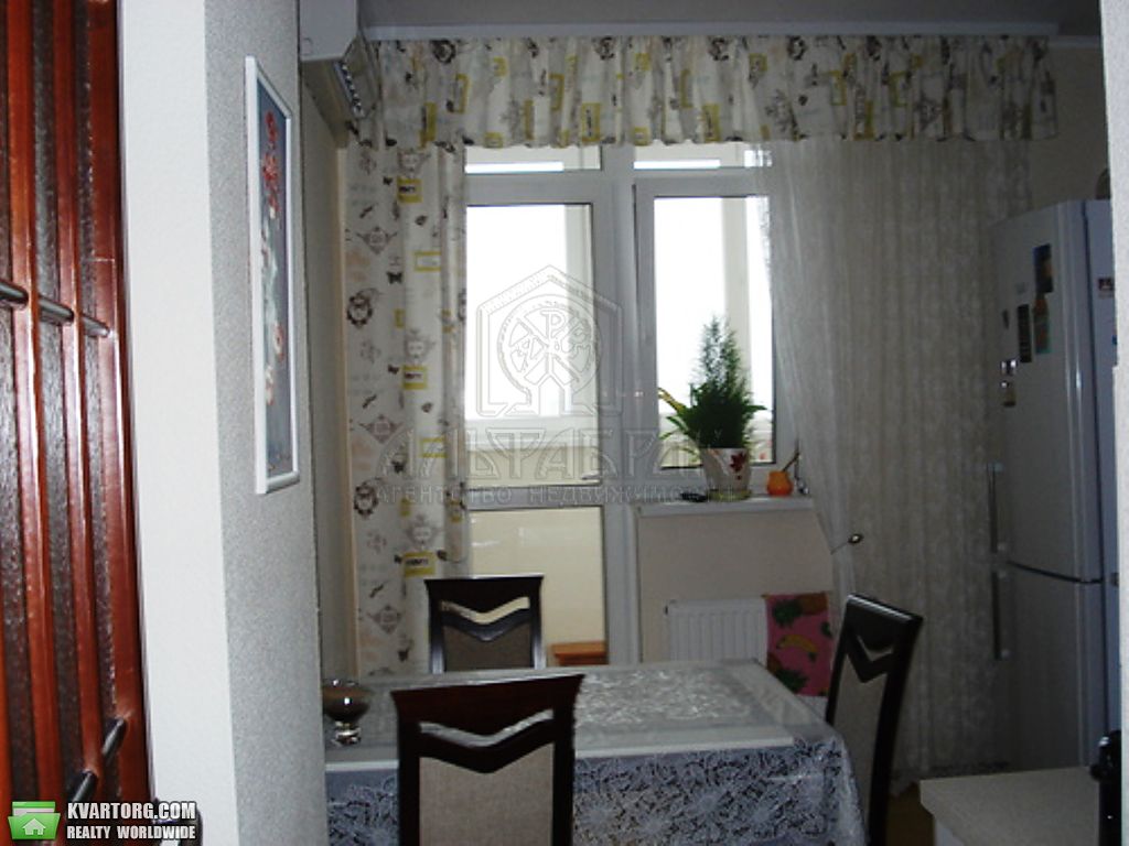 Sell 2-room apartment. Киев,  Дегтяренко — photo 3