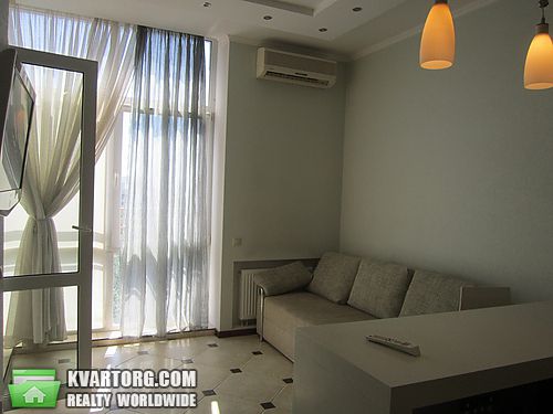Rent out 2-room apartment. Киев,  Щорса — photo 3