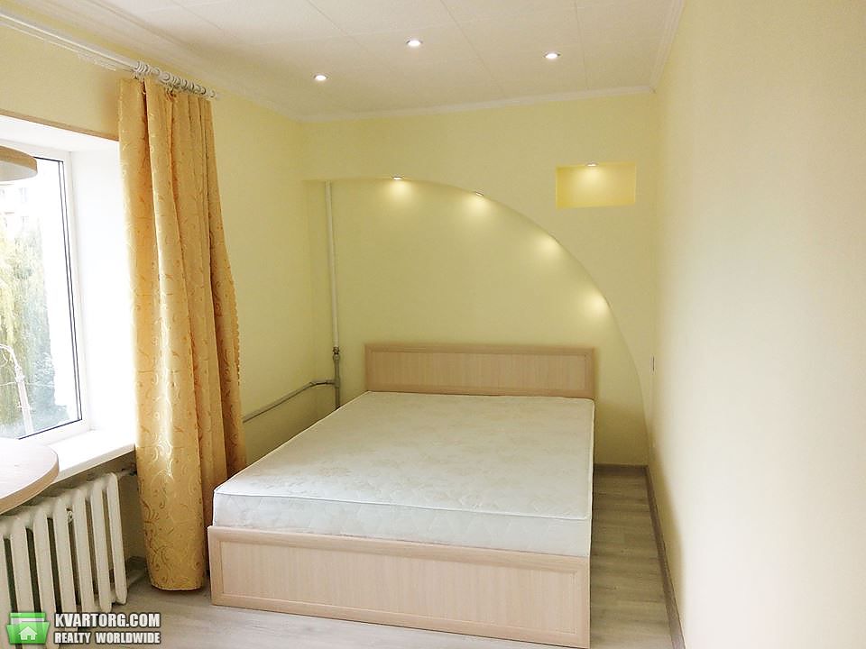 Rent out 2-room apartment. Киев,  Кустанайская — photo 1