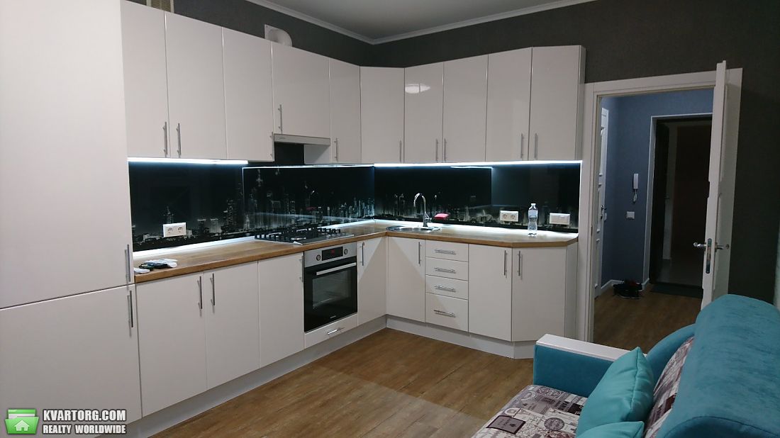 Rent out 1-room apartment. Киев, Жмеринская — photo 3