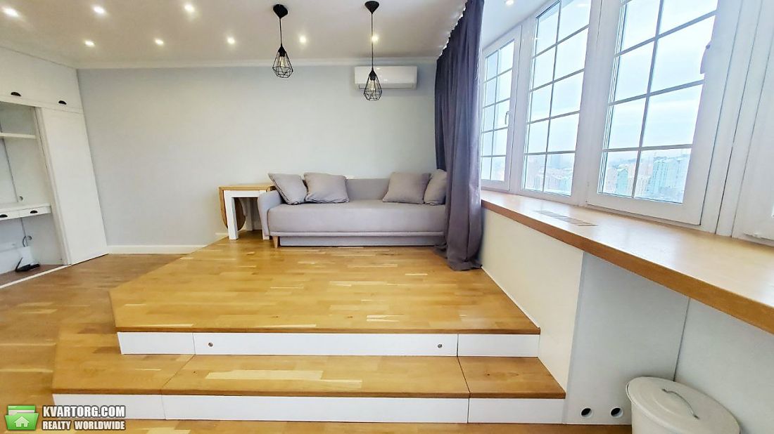 Rent out 2-room apartment. Киев, Соборности — photo 9