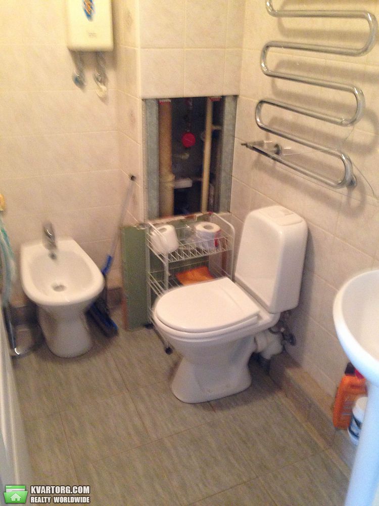 Rent out 3-room apartment. Киев,  Русановский бул — photo 9