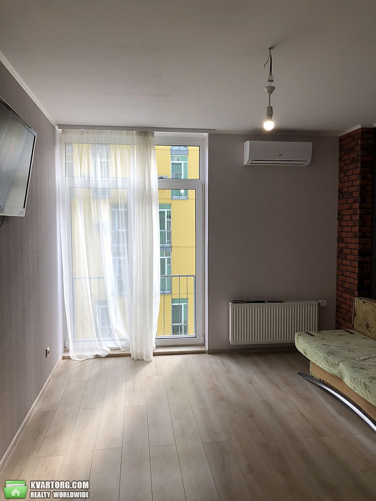 Rent out 3-room apartment. Киев, Регенераторная — photo 2