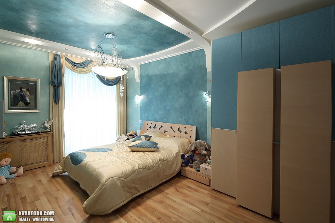 Rent out 4-room apartment. Киев,  Тургеневская — photo 4