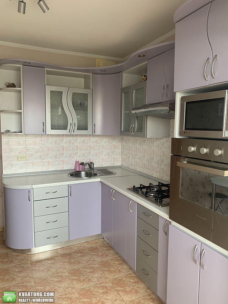Rent out 3-room apartment. Киев,  Полярная — photo 1