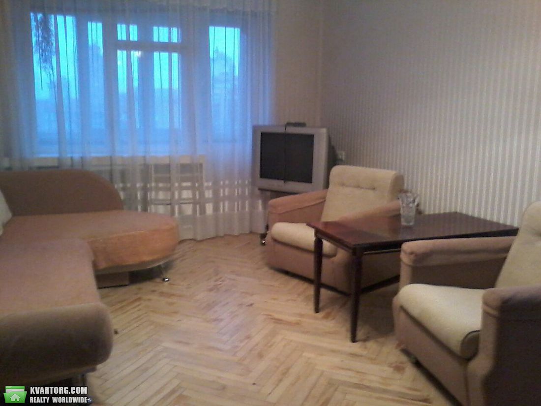 Rent out 2-room apartment. Киев,  Гоголевская — photo 1