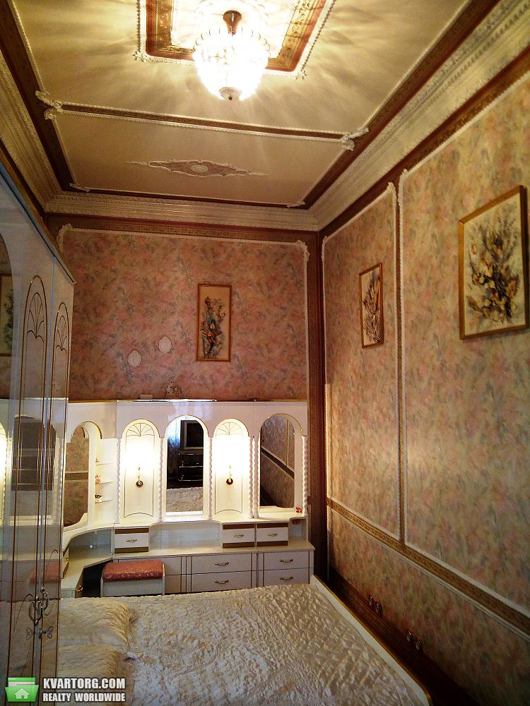 Rent out 3-room apartment. Киев,  Щорса — photo 3