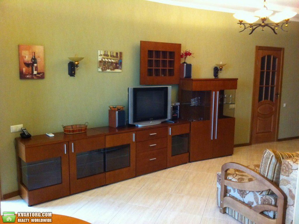 Rent out 2-room apartment. Киев,  Жилянская — photo 4