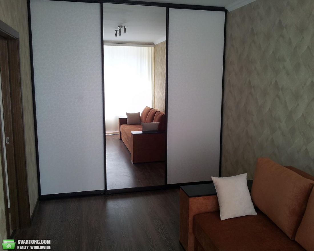 Rent out 2-room apartment. Киев,  Ямская — photo 4