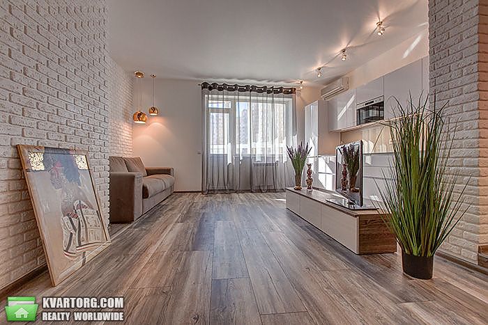 Rent out 2-room apartment. Киев,  Днепровская наб — photo 1
