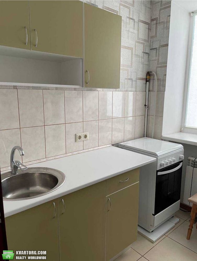 Rent out 1-room apartment. Киев, Повітряних сил — photo 1