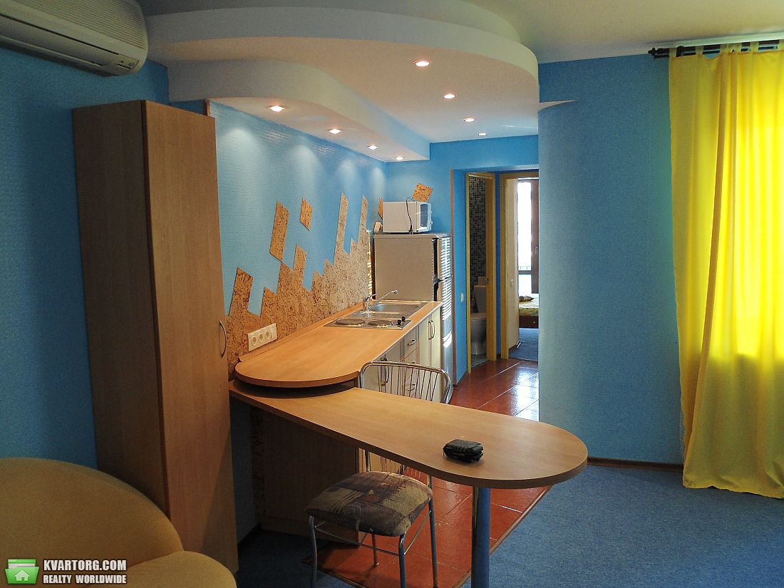 Rent out 1-room apartment. Киев, Шота Руставелли — photo 9