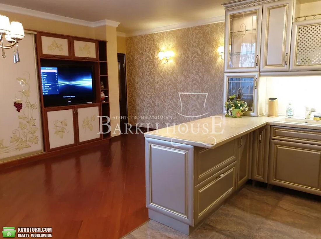 Rent out 3-room apartment. Киев,  Осенняя — photo 4